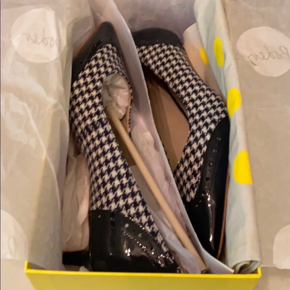 Boden navy patent and houndstooth kitten heel